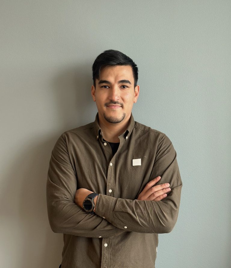 Nima Ghasri – back-office manager och ledningsassistent på Kurera Omsorg
